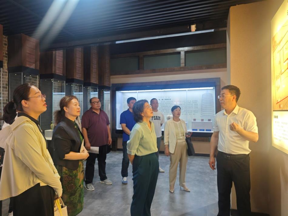 宁城县政协举办“书香政协、宁心悦读”政协委员走进宁城历史读书活动